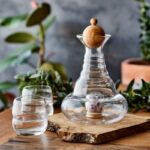 NeueWeltShop_alladin_karaffe_edelsteinf_Olivenholzdeckel_1_2_L_2