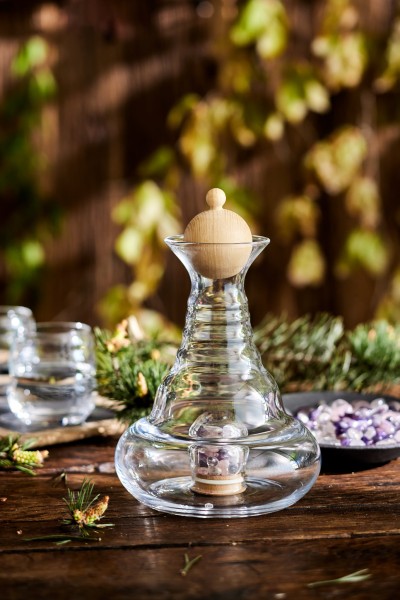 NeueWeltShop_alladin_karaffe_edelsteinf_Zirbenholzdeckel_1_2_L_2